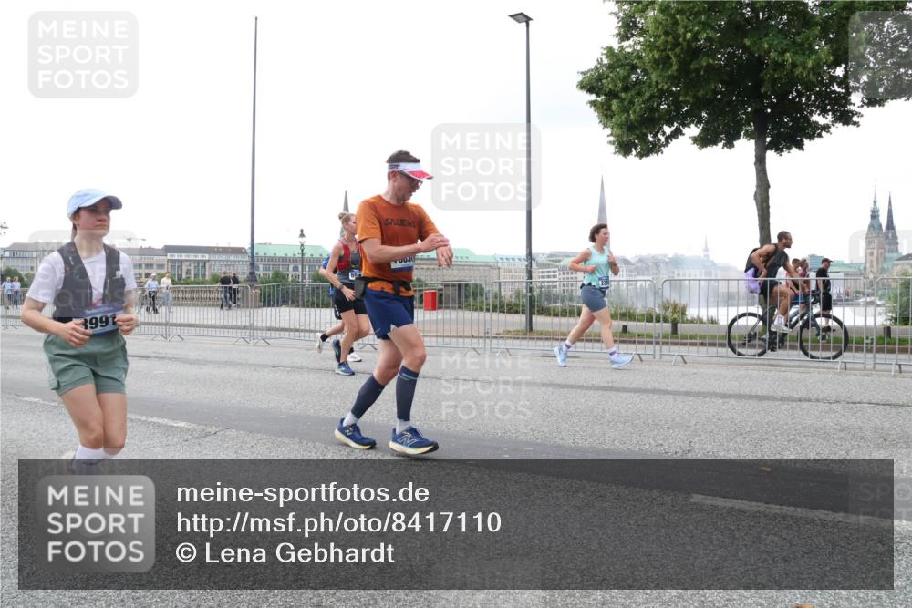 29.06.2025 - hella hamburg halbmarathon Lena Gebhardt http://msf.ph/oto/8417110 29.06.2025 10:51:54 Lombardsbrücke 3991, 7603, 1418, 1978, 1997, 2308, 2593, 2736, 2778, 3038, 3240, 3991, 4087, 4273, 4436, 4598, 4606, 4748, 4808, 4878, 5062, 5291, 5394, 5534, 5716, 5717, 6007, 6091, 6456, 6604, 6885, 6945, 6947, 6954, 6985, 7682, 7769, 7841, 7871, 7992, 8125, 8250, 8251, 8399, 8621, 9220, 9340, 9460, 9462, 9590, 9594, 9673, 9730, 10496, 10521, 10533, 10673, 10693, 10830, 11101, 11126, 11127, 11268, 11375, 11875, 12065 meine-sportfotos.de