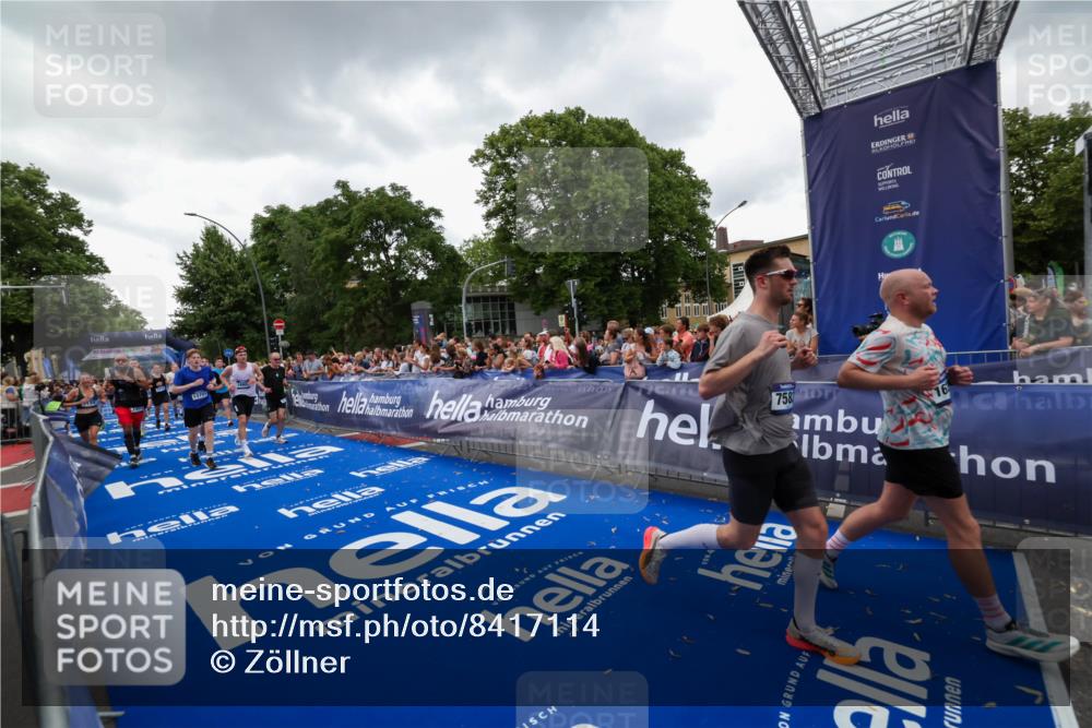 29.06.2025 - hella hamburg halbmarathon Zöllner http://msf.ph/oto/8417114 29.06.2025 10:50:47 Ziel 2234, 2788, 5115, 6712, 7134, 7583, 7952, 8657, 11356, 13701, 15426, 15720, 16291, 17129, 17908, 18229, 18370, 18413, 18820 meine-sportfotos.de