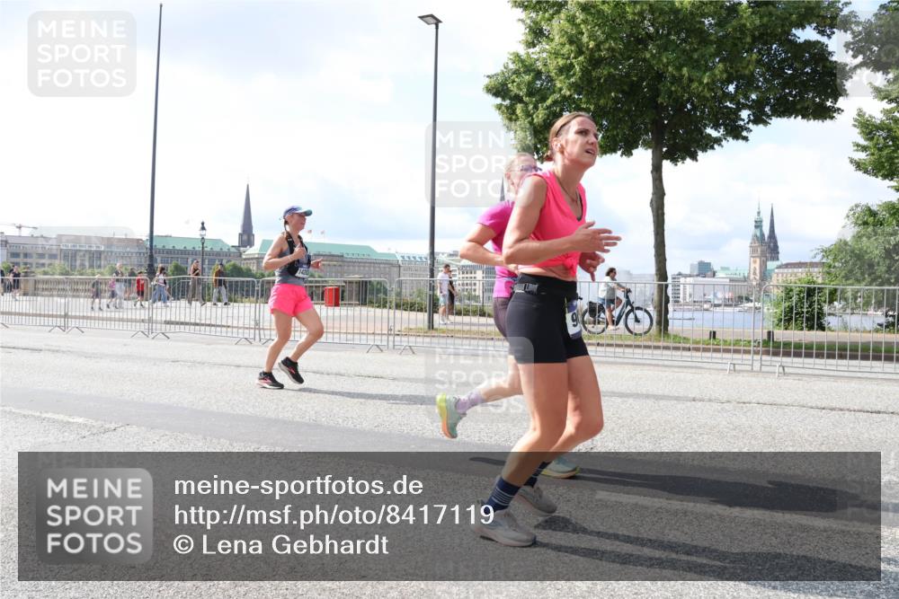 29.06.2025 - hella hamburg halbmarathon Lena Gebhardt http://msf.ph/oto/8417119 29.06.2025 10:05:18 Lombardsbrücke 1126, 1559, 1863, 1936, 1981, 2288, 2298, 2424, 2624, 3071, 3413, 3578, 4014, 4220, 4394, 4782, 4951, 5073, 6059, 6907, 6908, 7302, 7826, 8089, 8999, 9007, 9019, 9075, 9165, 9559, 9680, 9736, 9737, 9738, 10343, 10694, 11088, 11551, 11595, 11784, 11873, 12557, 13221, 13242, 13327, 13717, 14203, 14465, 14642, 16092, 16134, 16478, 16546, 16579, 16847, 17112, 17707, 17818, 18189, 18616, 18617, 19034 meine-sportfotos.de