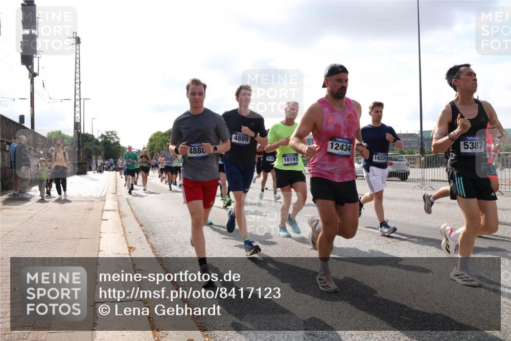 29.06.2025 - hella hamburg halbmarathon Lena Gebhardt http://msf.ph/oto/8417123 29.06.2025 09:51:07 Lombardsbrücke 4888, 4889, 8319, 10193, 12434, 16224, 5387, 1136, 1256, 1441, 1677, 1912, 1941, 1962, 2546, 2579, 3056, 3626, 3700, 3947, 4854, 4888, 4889, 4893, 5026, 5087, 5275, 5387, 5506, 5752, 5916, 6080, 6429, 6593, 6639, 6686, 6687, 6721, 6901, 7110, 7116, 7284, 7378, 7635, 7693, 7962, 8091, 8122, 8319, 8574, 8966, 9262, 9313, 9371, 9380, 9755, 9833, 9885, 10064, 10193, 10415, 10469, 10783, 11049, 11284, 11305, 11907, 12153, 14201 meine-sportfotos.de