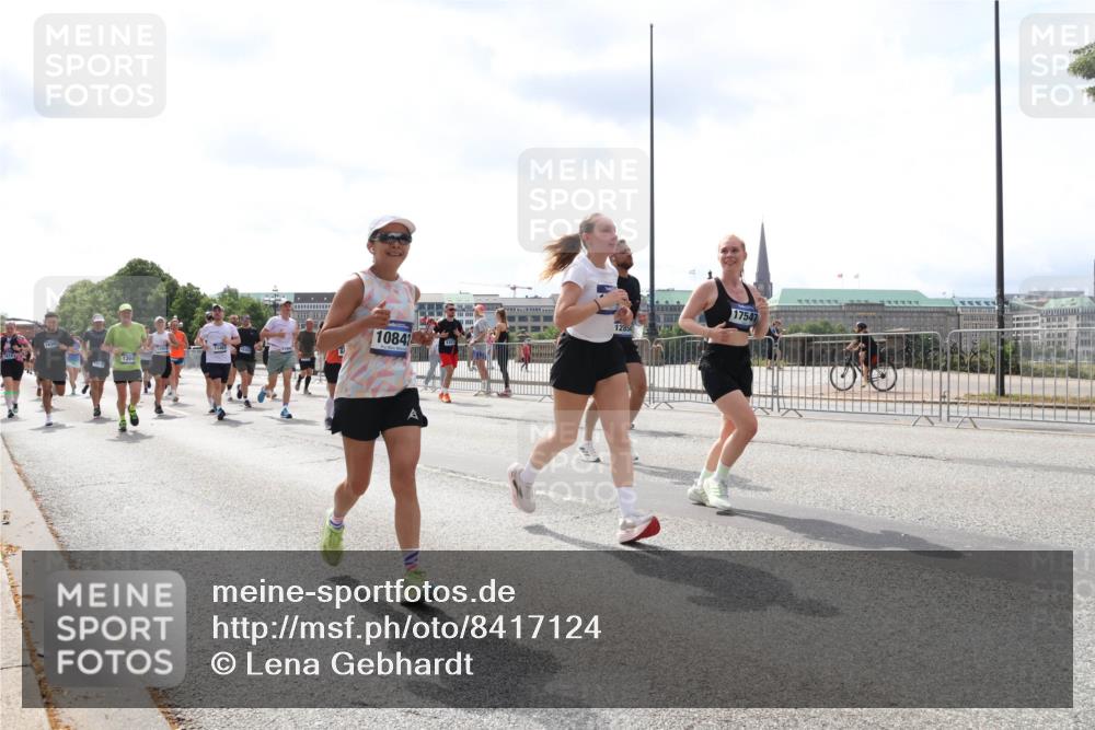 29.06.2025 - hella hamburg halbmarathon Lena Gebhardt http://msf.ph/oto/8417124 29.06.2025 10:42:27 Lombardsbrücke 10842, 128544, 17547, 1039, 1150, 1360, 1624, 1752, 1929, 1957, 1994, 2069, 2134, 2145, 2401, 2523, 2538, 2580, 2940, 2941, 2974, 3276, 3326, 3568, 3605, 3874, 4092, 4329, 4334, 4353, 4735, 4736, 4778, 4885, 4891, 4892, 5403, 5417, 5419, 5671, 5810, 6120, 6136, 6153, 6764, 6828, 6837, 6917, 7040, 7260, 7357, 7513, 7557, 7666, 8014, 8459, 8525, 8526, 8529, 8712, 8816, 9008, 9223, 9370, 9980, 10027, 10454, 10532, 10697, 12441, 13241 meine-sportfotos.de