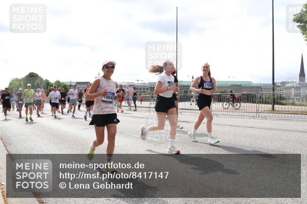 29.06.2025 - hella hamburg halbmarathon Lena Gebhardt http://msf.ph/oto/8417147 29.06.2025 10:42:27 Lombardsbrücke 1360, 0842, 14, 17547, 1039, 1150, 1360, 1624, 1752, 1929, 1957, 1994, 2069, 2134, 2145, 2401, 2523, 2538, 2580, 2940, 2941, 2974, 3276, 3326, 3568, 3605, 3874, 4092, 4329, 4334, 4353, 4735, 4736, 4778, 4885, 4891, 4892, 5403, 5417, 5419, 5671, 5810, 6120, 6136, 6153, 6764, 6828, 6837, 6917, 7040, 7260, 7357, 7513, 7557, 7666, 8014, 8459, 8525, 8526, 8529, 8712, 8816, 9008, 9223, 9370, 9980, 10027, 10454, 10532, 10697, 12441, 13241 meine-sportfotos.de