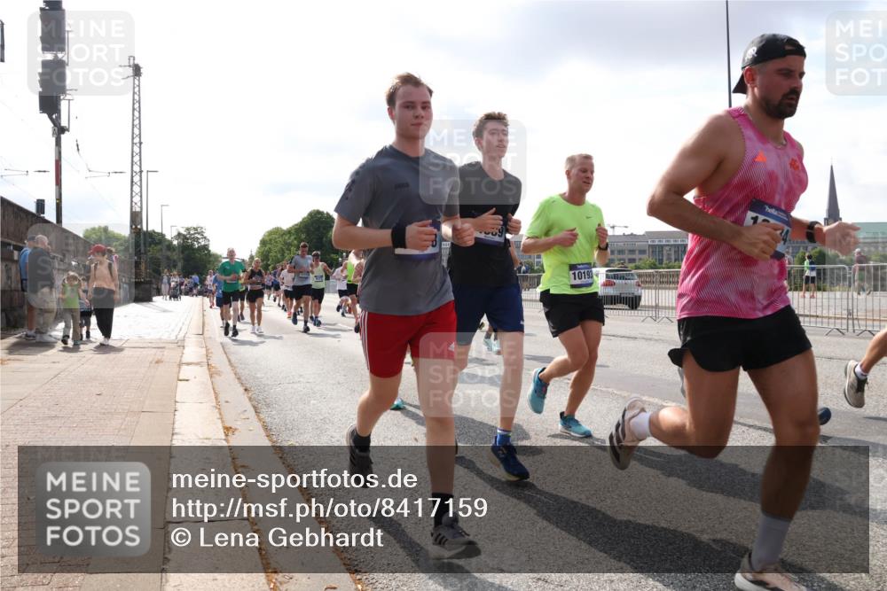 29.06.2025 - hella hamburg halbmarathon Lena Gebhardt http://msf.ph/oto/8417159 29.06.2025 09:51:07 Lombardsbrücke 10193, 1136, 1256, 1441, 1677, 1912, 1941, 1962, 2546, 2579, 3056, 3626, 3700, 3947, 4854, 4888, 4889, 4893, 5026, 5087, 5275, 5387, 5506, 5752, 5916, 6080, 6429, 6593, 6639, 6686, 6687, 6721, 6901, 7110, 7116, 7284, 7378, 7635, 7693, 7962, 8091, 8122, 8319, 8574, 8966, 9262, 9313, 9371, 9380, 9755, 9833, 9885, 10064, 10193, 10415, 10469, 10783, 11049, 11284, 11305, 11907, 12153, 14201 meine-sportfotos.de