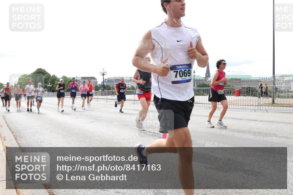 29.06.2025 - hella hamburg halbmarathon Lena Gebhardt http://msf.ph/oto/8417163 29.06.2025 10:26:51 Lombardsbrücke 15878, 16479, 7300, 7069, 1300, 1530, 1793, 1973, 2045, 2306, 2643, 4358, 4507, 4509, 4844, 5494, 5495, 5707, 6625, 6637, 6905, 7069, 7234, 7314, 7929, 8056, 8079, 8357, 9186, 9349, 10465, 11110, 11270, 11740, 12071, 12126, 13264, 13462, 14020, 14021, 14930, 15027, 15108, 15807, 15878, 16479, 16788, 17049, 17300, 17445, 17675, 18074, 18087, 18516, 18962, 18976, 18978 meine-sportfotos.de