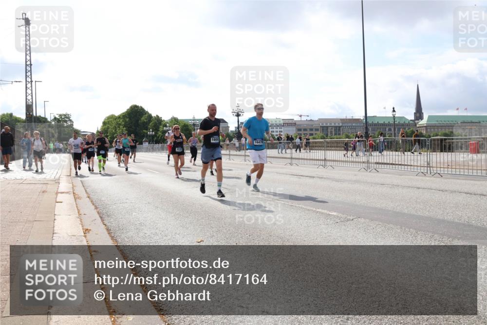 29.06.2025 - hella hamburg halbmarathon Lena Gebhardt http://msf.ph/oto/8417164 29.06.2025 10:05:19 Lombardsbrücke 4220, 1609, 16478, 1126, 1559, 1863, 1936, 1981, 2288, 2298, 2424, 2624, 3071, 3413, 3578, 4014, 4220, 4782, 4951, 5073, 6059, 6907, 6908, 7302, 7826, 8089, 8999, 9007, 9019, 9075, 9165, 9559, 9680, 9736, 9737, 9738, 10343, 10694, 11088, 11595, 11784, 11873, 11958, 12557, 13221, 13242, 13327, 13717, 14203, 14465, 14642, 16092, 16134, 16478, 16546, 16579, 16847, 17112, 17707, 17818, 18189, 18616, 18617, 19034 meine-sportfotos.de