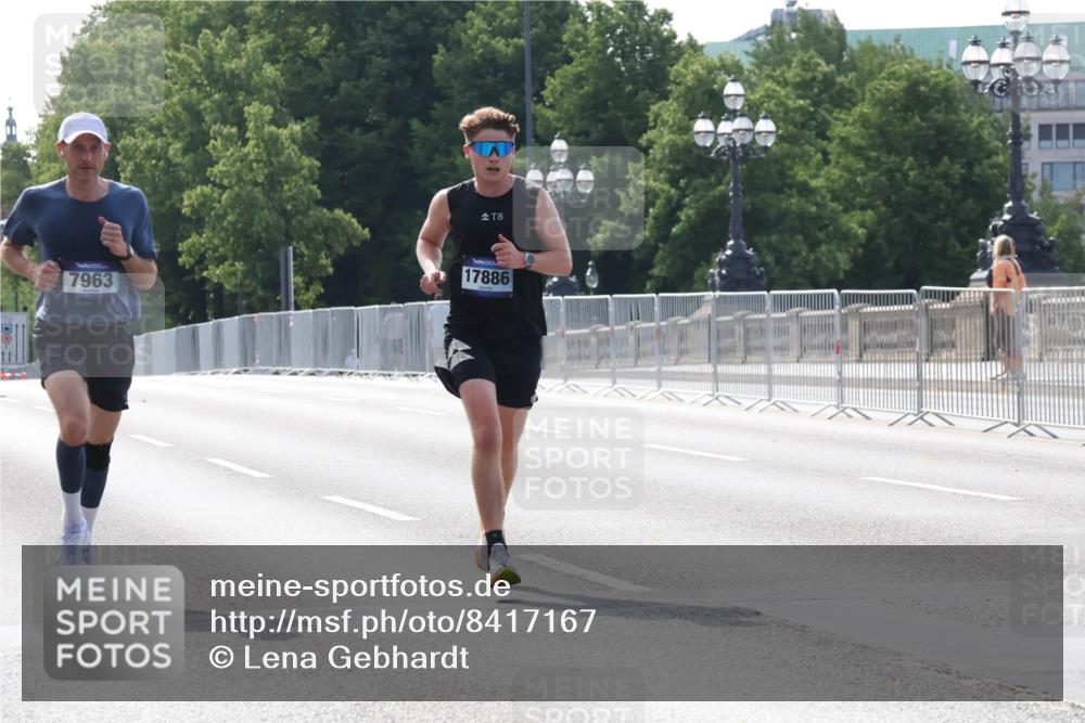 29.06.2025 - hella hamburg halbmarathon Lena Gebhardt http://msf.ph/oto/8417167 29.06.2025 09:41:06 Lombardsbrücke 7963, 8, 17886, 5253, 6816, 7834, 7963, 9475, 11210, 11624, 11829, 12373, 14360, 14766, 15526, 17771, 17886 meine-sportfotos.de