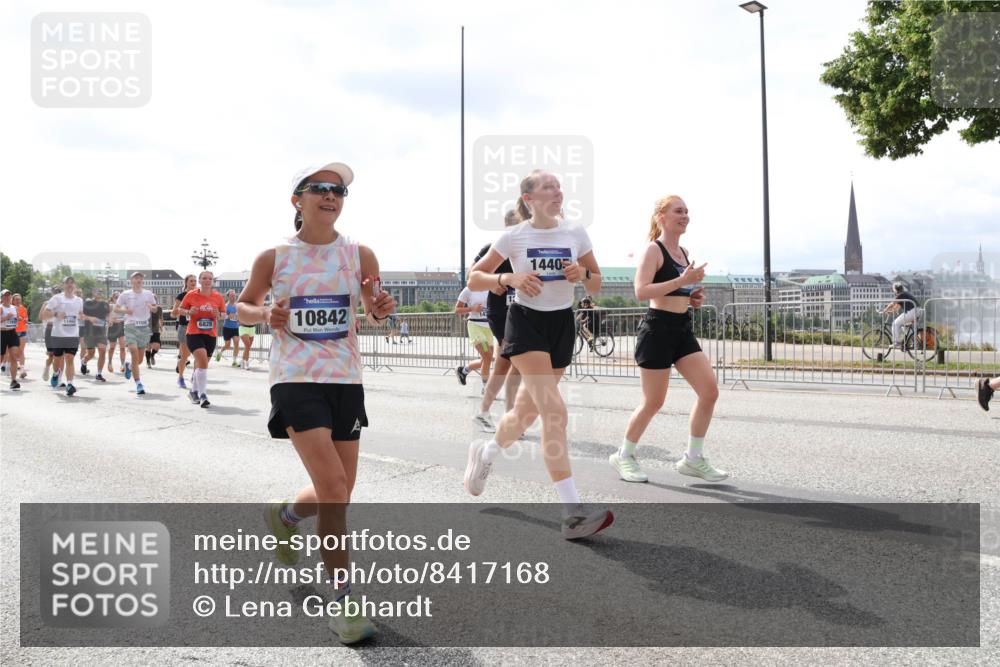 29.06.2025 - hella hamburg halbmarathon Lena Gebhardt http://msf.ph/oto/8417168 29.06.2025 10:42:27 Lombardsbrücke 11463, 6828, 10842, 1440, 1039, 1150, 1360, 1624, 1752, 1929, 1957, 1994, 2069, 2134, 2145, 2401, 2523, 2538, 2580, 2940, 2941, 2974, 3276, 3326, 3568, 3605, 3874, 4092, 4329, 4334, 4353, 4735, 4736, 4778, 4885, 4891, 4892, 5403, 5417, 5419, 5671, 5810, 6120, 6136, 6153, 6764, 6828, 6837, 6917, 7040, 7260, 7357, 7513, 7557, 7666, 8014, 8459, 8525, 8526, 8529, 8712, 8816, 9008, 9223, 9370, 9980, 10027, 10454, 10532, 10697, 12441, 13241 meine-sportfotos.de