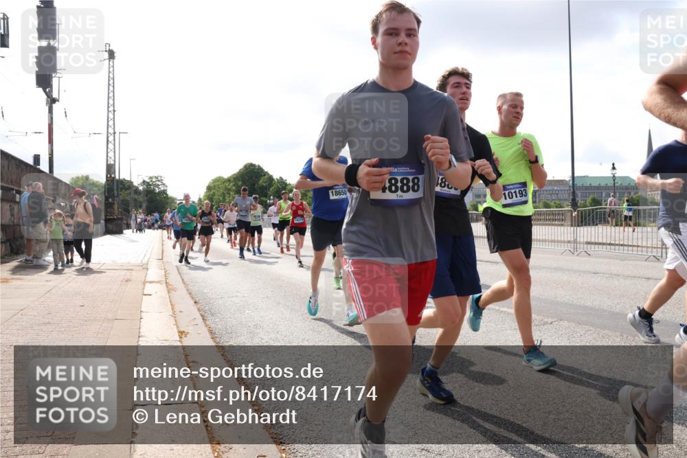 29.06.2025 - hella hamburg halbmarathon Lena Gebhardt http://msf.ph/oto/8417174 29.06.2025 09:51:07 Lombardsbrücke 18274, 18650, 4888, 8, 10193, 1136, 1256, 1441, 1677, 1912, 1941, 1962, 2546, 2579, 3056, 3626, 3700, 3947, 4854, 4888, 4889, 4893, 5026, 5087, 5275, 5387, 5506, 5752, 5916, 6080, 6429, 6593, 6639, 6686, 6687, 6721, 6901, 7110, 7116, 7284, 7378, 7635, 7693, 7962, 8091, 8122, 8319, 8574, 8966, 9262, 9313, 9371, 9380, 9755, 9833, 9885, 10064, 10193, 10415, 10469, 10783, 11049, 11284, 11305, 11907, 12153, 14201 meine-sportfotos.de