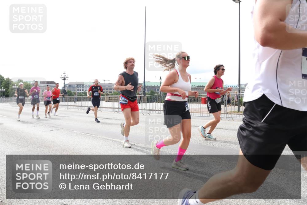 29.06.2025 - hella hamburg halbmarathon Lena Gebhardt http://msf.ph/oto/8417177 29.06.2025 10:26:51 Lombardsbrücke 15027, 16479, 7300, 1300, 1530, 1793, 1973, 2045, 2306, 2643, 4358, 4507, 4509, 4844, 5494, 5495, 5707, 6625, 6637, 6905, 7069, 7234, 7314, 7929, 8056, 8079, 8357, 9186, 9349, 10465, 11110, 11270, 11740, 12071, 12126, 13264, 13462, 14020, 14021, 14930, 15027, 15108, 15807, 15878, 16479, 16788, 17049, 17300, 17445, 17675, 18074, 18087, 18516, 18962, 18976, 18978 meine-sportfotos.de
