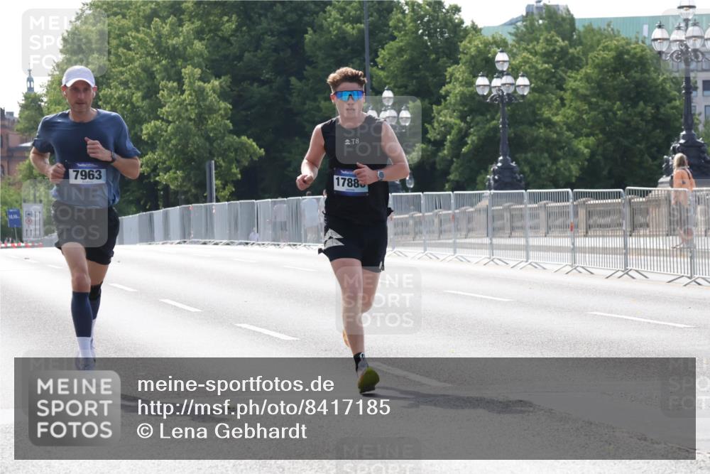 29.06.2025 - hella hamburg halbmarathon Lena Gebhardt http://msf.ph/oto/8417185 29.06.2025 09:41:06 Lombardsbrücke 10, 56, 8, 7963, 1788, 5253, 6816, 7834, 7963, 9475, 11210, 11624, 11829, 12373, 14360, 14766, 15526, 17771, 17886 meine-sportfotos.de