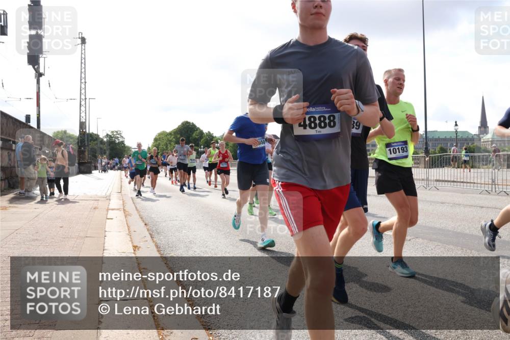 29.06.2025 - hella hamburg halbmarathon Lena Gebhardt http://msf.ph/oto/8417187 29.06.2025 09:51:07 Lombardsbrücke 12153, 18274, 650, 4888, 39, 10193, 1136, 1256, 1441, 1677, 1912, 1941, 1962, 2546, 2579, 3056, 3626, 3700, 3947, 4854, 4888, 4889, 4893, 5026, 5087, 5275, 5387, 5506, 5752, 5916, 6080, 6429, 6593, 6639, 6686, 6687, 6721, 6901, 7110, 7116, 7284, 7378, 7635, 7693, 7962, 8091, 8122, 8319, 8574, 8966, 9262, 9313, 9371, 9380, 9755, 9833, 9885, 10064, 10193, 10415, 10469, 10783, 11049, 11284, 11305, 11907, 12153, 14201 meine-sportfotos.de