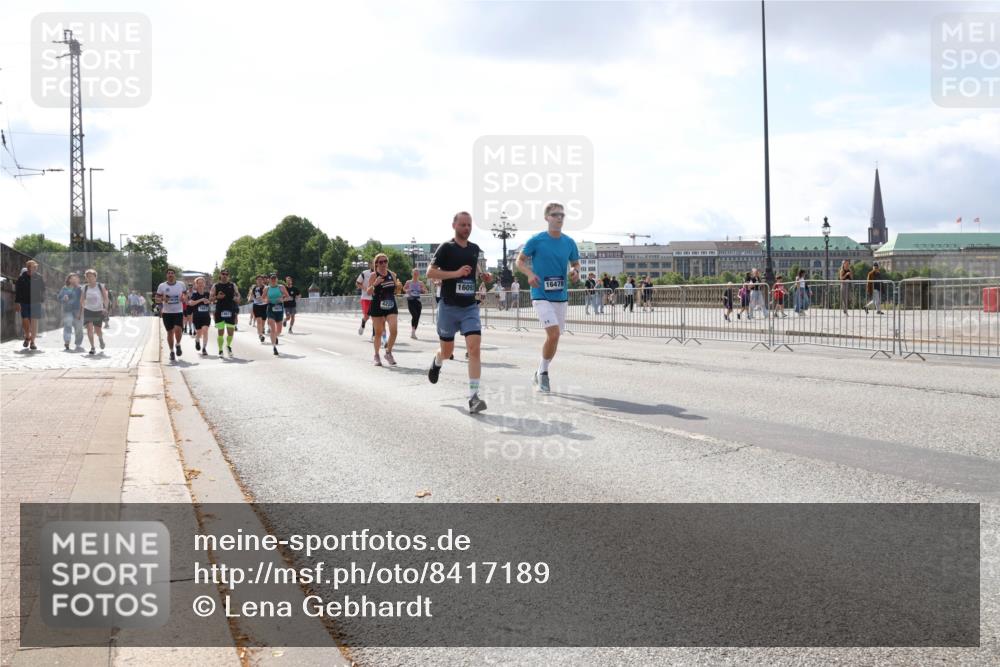 29.06.2025 - hella hamburg halbmarathon Lena Gebhardt http://msf.ph/oto/8417189 29.06.2025 10:05:19 Lombardsbrücke 4220, 16092, 16478, 1126, 1559, 1863, 1936, 1981, 2288, 2298, 2424, 2624, 3071, 3413, 3578, 4014, 4220, 4782, 4951, 5073, 6059, 6907, 6908, 7302, 7826, 8089, 8999, 9007, 9019, 9075, 9165, 9559, 9680, 9736, 9737, 9738, 10343, 10694, 11088, 11595, 11784, 11873, 11958, 12557, 13221, 13242, 13327, 13717, 14203, 14465, 14642, 16092, 16134, 16478, 16546, 16579, 16847, 17112, 17707, 17818, 18189, 18616, 18617, 19034 meine-sportfotos.de