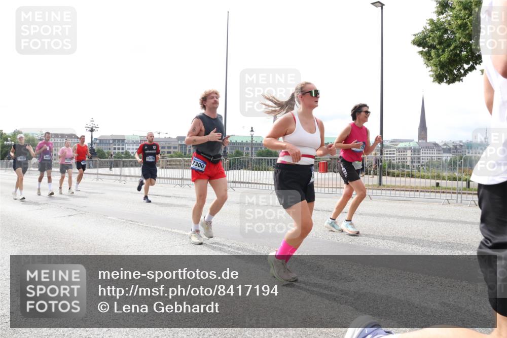 29.06.2025 - hella hamburg halbmarathon Lena Gebhardt http://msf.ph/oto/8417194 29.06.2025 10:26:51 Lombardsbrücke 16479, 7300, 1300, 1530, 1793, 1973, 2045, 2306, 2643, 4358, 4507, 4509, 4844, 5494, 5495, 5707, 6625, 6637, 6905, 7069, 7234, 7314, 7929, 8056, 8079, 8357, 9186, 9349, 10465, 11110, 11270, 11740, 12071, 12126, 13264, 13462, 14020, 14021, 14930, 15027, 15108, 15807, 15878, 16479, 16788, 17049, 17300, 17445, 17675, 18074, 18087, 18516, 18962, 18976, 18978 meine-sportfotos.de
