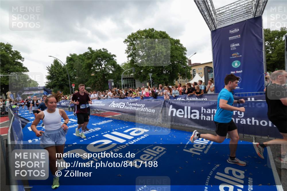 29.06.2025 - hella hamburg halbmarathon Zöllner http://msf.ph/oto/8417198 29.06.2025 10:50:50 Ziel 2234, 2788, 3947, 4839, 5018, 5115, 7134, 7952, 8657, 10750, 11356, 13701, 15426, 15720, 17129, 17908, 18182, 18229, 18370 meine-sportfotos.de