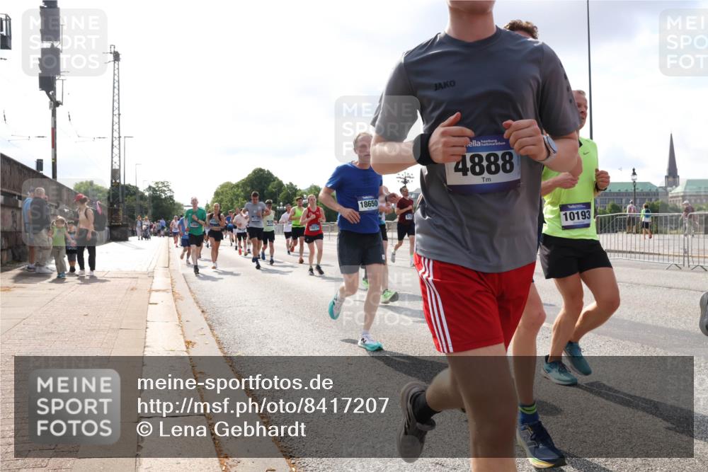 29.06.2025 - hella hamburg halbmarathon Lena Gebhardt http://msf.ph/oto/8417207 29.06.2025 09:51:07 Lombardsbrücke 18274, 18650, 4888, 10193, 1136, 1256, 1441, 1677, 1912, 1941, 1962, 2546, 2579, 3056, 3626, 3700, 3947, 4854, 4888, 4889, 4893, 5026, 5087, 5275, 5387, 5506, 5752, 5916, 6080, 6429, 6593, 6639, 6686, 6687, 6721, 6901, 7110, 7116, 7284, 7378, 7635, 7693, 7962, 8091, 8122, 8319, 8574, 8966, 9262, 9313, 9371, 9380, 9755, 9833, 9885, 10064, 10193, 10415, 10469, 10783, 11049, 11284, 11305, 11907, 12153, 14201 meine-sportfotos.de