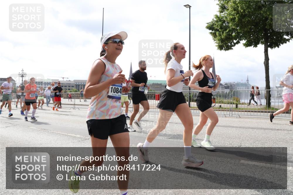 29.06.2025 - hella hamburg halbmarathon Lena Gebhardt http://msf.ph/oto/8417224 29.06.2025 10:42:28 Lombardsbrücke 113, 6828, 1084, 1285, 17547, 1039, 1150, 1360, 1624, 1752, 1929, 1957, 1994, 2069, 2134, 2145, 2401, 2523, 2538, 2580, 2940, 2941, 2974, 3276, 3326, 3568, 3605, 3874, 4092, 4329, 4334, 4353, 4735, 4736, 4778, 4885, 4891, 4892, 5403, 5417, 5419, 5671, 5810, 6120, 6136, 6153, 6764, 6828, 6837, 6917, 7040, 7260, 7357, 7513, 7557, 7666, 8014, 8459, 8525, 8526, 8529, 8712, 8816, 9008, 9223, 9370, 9980, 10027, 10454, 10532, 10697, 12441, 13241 meine-sportfotos.de