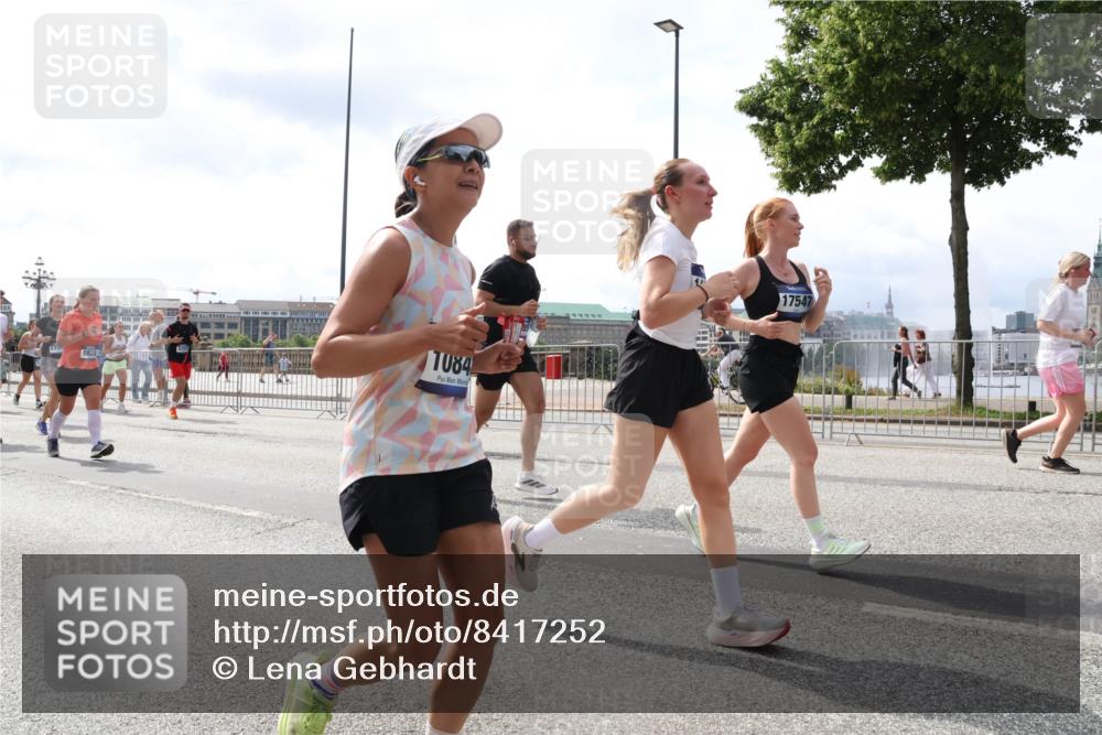 29.06.2025 - hella hamburg halbmarathon Lena Gebhardt http://msf.ph/oto/8417252 29.06.2025 10:42:28 Lombardsbrücke 1731, 6828, 1084, 17547, 1039, 1150, 1360, 1624, 1752, 1929, 1957, 1994, 2069, 2134, 2145, 2401, 2523, 2538, 2580, 2940, 2941, 2974, 3276, 3326, 3568, 3605, 3874, 4092, 4329, 4334, 4353, 4735, 4736, 4778, 4885, 4891, 4892, 5403, 5417, 5419, 5671, 5810, 6120, 6136, 6153, 6764, 6828, 6837, 6917, 7040, 7260, 7357, 7513, 7557, 7666, 8014, 8459, 8525, 8526, 8529, 8712, 8816, 9008, 9223, 9370, 9980, 10027, 10454, 10532, 10697, 12441, 13241 meine-sportfotos.de