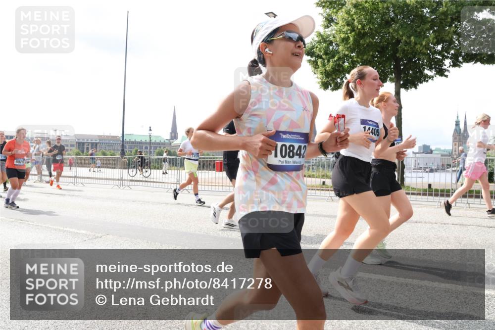29.06.2025 - hella hamburg halbmarathon Lena Gebhardt http://msf.ph/oto/8417278 29.06.2025 10:42:28 Lombardsbrücke 316, 6828, 10842, 14405, 1039, 1150, 1360, 1624, 1752, 1929, 1957, 1994, 2069, 2134, 2145, 2401, 2523, 2538, 2580, 2940, 2941, 2974, 3276, 3326, 3568, 3605, 3874, 4092, 4329, 4334, 4353, 4735, 4736, 4778, 4885, 4891, 4892, 5403, 5417, 5419, 5671, 5810, 6120, 6136, 6153, 6764, 6828, 6837, 6917, 7040, 7260, 7357, 7513, 7557, 7666, 8014, 8459, 8525, 8526, 8529, 8712, 8816, 9008, 9223, 9370, 9980, 10027, 10454, 10532, 10697, 12441, 13241 meine-sportfotos.de