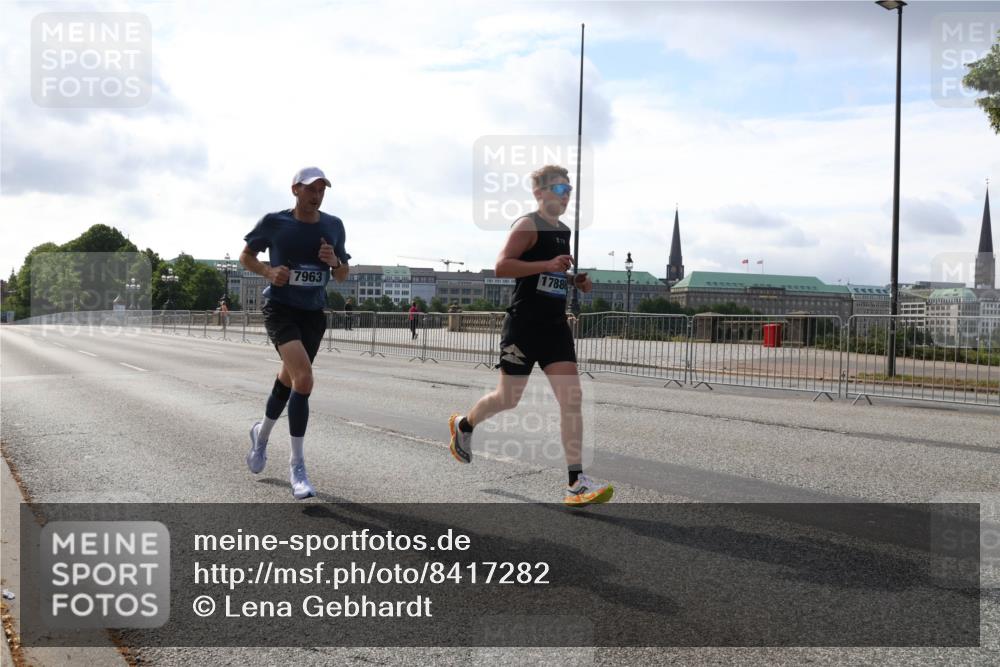 29.06.2025 - hella hamburg halbmarathon Lena Gebhardt http://msf.ph/oto/8417282 29.06.2025 09:41:09 Lombardsbrücke 278, 7963, 1788, 7834, 7963, 10234, 11624, 11829, 12373, 14360, 14766, 15526, 17771, 17886 meine-sportfotos.de