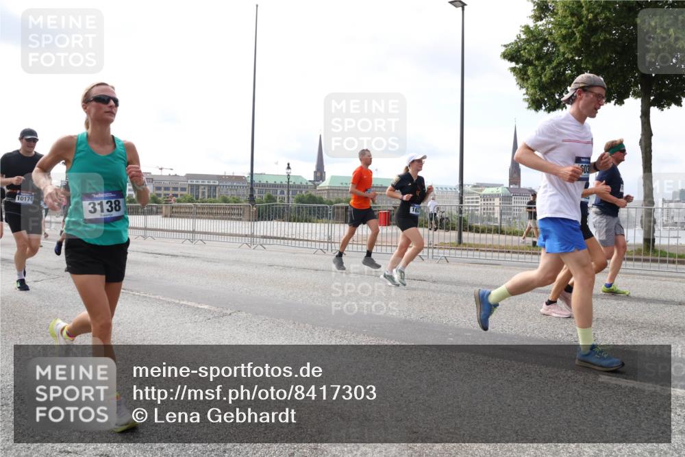 29.06.2025 - hella hamburg halbmarathon Lena Gebhardt http://msf.ph/oto/8417303 29.06.2025 10:17:55 Lombardsbrücke 10174, 3138, 503, 1015, 1159, 1160, 1204, 1268, 1274, 1325, 1458, 1554, 1622, 1641, 1749, 1795, 1982, 2094, 2147, 2259, 2305, 2548, 2634, 2931, 3125, 3138, 3292, 3977, 4194, 4218, 4804, 4852, 5002, 5004, 5290, 5611, 5733, 6254, 6270, 6336, 6352, 6786, 7094, 7258, 7291, 7413, 7566, 7641, 7649, 7838, 7844, 7882, 7883, 8067, 8128, 8144, 8248, 8351, 8607, 8799, 9400, 9539, 9717, 9734, 9798, 9844, 9848, 9964, 10174, 10332, 10509, 10908 meine-sportfotos.de