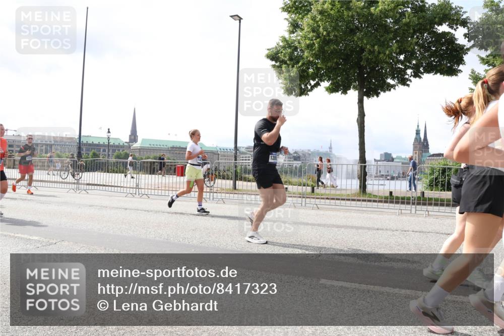 29.06.2025 - hella hamburg halbmarathon Lena Gebhardt http://msf.ph/oto/8417323 29.06.2025 10:42:28 Lombardsbrücke 1285, 1039, 1150, 1360, 1624, 1752, 1929, 1957, 1994, 2069, 2134, 2145, 2401, 2523, 2538, 2580, 2940, 2941, 2974, 3276, 3326, 3568, 3605, 3874, 4092, 4329, 4334, 4353, 4735, 4736, 4778, 4885, 4891, 4892, 5403, 5417, 5419, 5671, 5810, 6120, 6136, 6153, 6764, 6828, 6837, 6917, 7040, 7260, 7357, 7513, 7557, 7666, 8014, 8459, 8525, 8526, 8529, 8712, 8816, 9008, 9223, 9370, 9980, 10027, 10454, 10532, 10697, 12441, 13241 meine-sportfotos.de