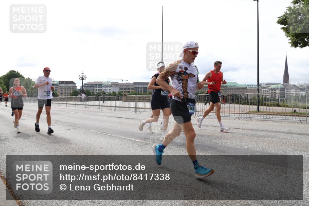 29.06.2025 - hella hamburg halbmarathon Lena Gebhardt http://msf.ph/oto/8417338 29.06.2025 10:26:54 Lombardsbrücke 4507, 18074, 15027, 8962, 1300, 1530, 1793, 1973, 2045, 2306, 2643, 4358, 4507, 4509, 4844, 5494, 5495, 5707, 6625, 6637, 6905, 7069, 7234, 7314, 8056, 8079, 8281, 9186, 9349, 10077, 10465, 11110, 11270, 11740, 12071, 12126, 13264, 13462, 14020, 14021, 14930, 15027, 15108, 15807, 15878, 16479, 16788, 17049, 17300, 17445, 17675, 18074, 18087, 18516, 18962, 18976, 18978 meine-sportfotos.de