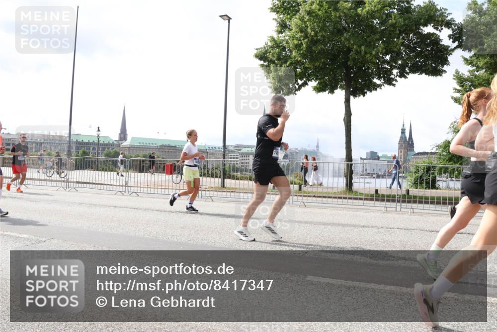 29.06.2025 - hella hamburg halbmarathon Lena Gebhardt http://msf.ph/oto/8417347 29.06.2025 10:42:29 Lombardsbrücke 143, 128, 1039, 1150, 1360, 1624, 1656, 1752, 1929, 1957, 1994, 2069, 2134, 2145, 2401, 2523, 2538, 2580, 2940, 2941, 2974, 3276, 3326, 3568, 3605, 3874, 4092, 4329, 4334, 4353, 4735, 4736, 4778, 4885, 4891, 4892, 5403, 5417, 5419, 5671, 5810, 6120, 6136, 6764, 6828, 6837, 6917, 7040, 7260, 7357, 7513, 7557, 7666, 8014, 8459, 8525, 8526, 8529, 8712, 8816, 9008, 9223, 9370, 9980, 10027, 10454, 10532, 10697, 12441, 13241 meine-sportfotos.de