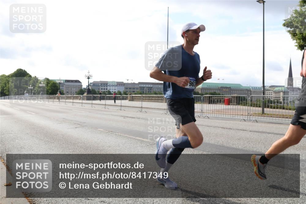 29.06.2025 - hella hamburg halbmarathon Lena Gebhardt http://msf.ph/oto/8417349 29.06.2025 09:41:10 Lombardsbrücke 963, 7834, 7963, 10234, 11624, 11829, 14360, 14766, 15526, 17771, 17886 meine-sportfotos.de