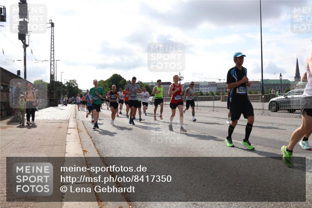 29.06.2025 - hella hamburg halbmarathon Lena Gebhardt http://msf.ph/oto/8417350 29.06.2025 09:51:09 Lombardsbrücke 12808, 1352, 12153, 9371, 18274, 5275, 1136, 1256, 1441, 1677, 1912, 1941, 1962, 2546, 2579, 3056, 3523, 3626, 3700, 3947, 4854, 4888, 4889, 4893, 5026, 5087, 5275, 5387, 5506, 5752, 5916, 6080, 6429, 6593, 6639, 6686, 6687, 6721, 6901, 7110, 7116, 7284, 7378, 7635, 7693, 7962, 8091, 8122, 8319, 8574, 8966, 9262, 9313, 9371, 9380, 9755, 9833, 9885, 10064, 10193, 10415, 10469, 10783, 11049, 11284, 11305, 11907, 12153, 14201 meine-sportfotos.de