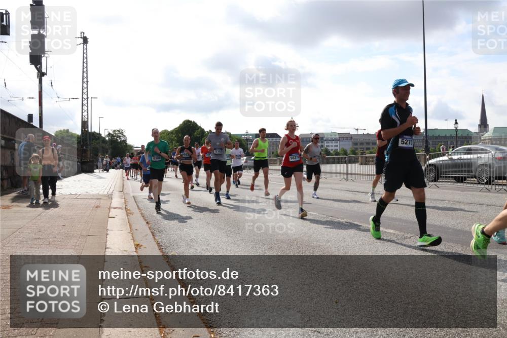 29.06.2025 - hella hamburg halbmarathon Lena Gebhardt http://msf.ph/oto/8417363 29.06.2025 09:51:09 Lombardsbrücke 12808, 12153, 5275, 18274, 1136, 1256, 1441, 1677, 1912, 1941, 1962, 2546, 2579, 3056, 3523, 3626, 3700, 3947, 4854, 4888, 4889, 4893, 5026, 5087, 5275, 5387, 5506, 5752, 5916, 6080, 6429, 6593, 6639, 6686, 6687, 6721, 6901, 7110, 7116, 7284, 7378, 7635, 7693, 7962, 8091, 8122, 8319, 8574, 8966, 9262, 9313, 9371, 9380, 9755, 9833, 9885, 10064, 10193, 10415, 10469, 10783, 11049, 11284, 11305, 11907, 12153, 14201 meine-sportfotos.de