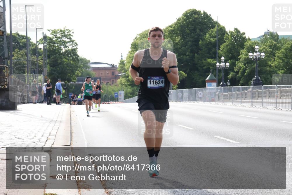 29.06.2025 - hella hamburg halbmarathon Lena Gebhardt http://msf.ph/oto/8417366 29.06.2025 09:41:12 Lombardsbrücke 544, 11624, 7834, 7963, 9442, 10234, 11624, 11829, 14360, 14766, 15526, 17771, 17856, 17886 meine-sportfotos.de