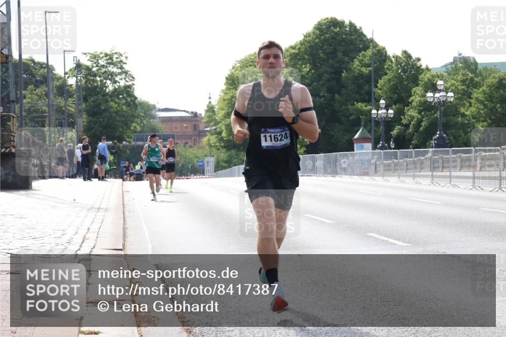 29.06.2025 - hella hamburg halbmarathon Lena Gebhardt http://msf.ph/oto/8417387 29.06.2025 09:41:12 Lombardsbrücke 10234, 11624, 7834, 7963, 9442, 10234, 11624, 11829, 14360, 14766, 15526, 17771, 17856, 17886 meine-sportfotos.de
