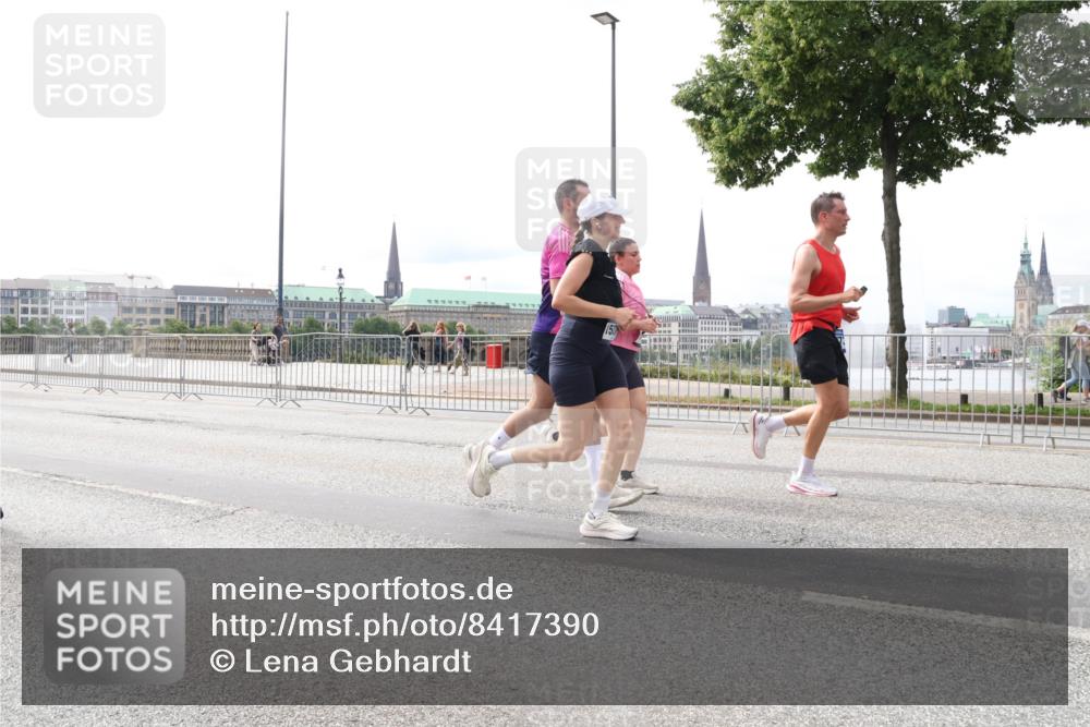 29.06.2025 - hella hamburg halbmarathon Lena Gebhardt http://msf.ph/oto/8417390 29.06.2025 10:26:55 Lombardsbrücke 1530, 1793, 1973, 2045, 2306, 2643, 4358, 4507, 4509, 4844, 5494, 5495, 5707, 6625, 6637, 6905, 7069, 7234, 7314, 8056, 8079, 8281, 9186, 9349, 10077, 10465, 11110, 11270, 11740, 12071, 12126, 13264, 13462, 14020, 14021, 14930, 15027, 15108, 15807, 15878, 16479, 16788, 17049, 17300, 17445, 17675, 18074, 18087, 18516, 18962, 18976, 18978 meine-sportfotos.de