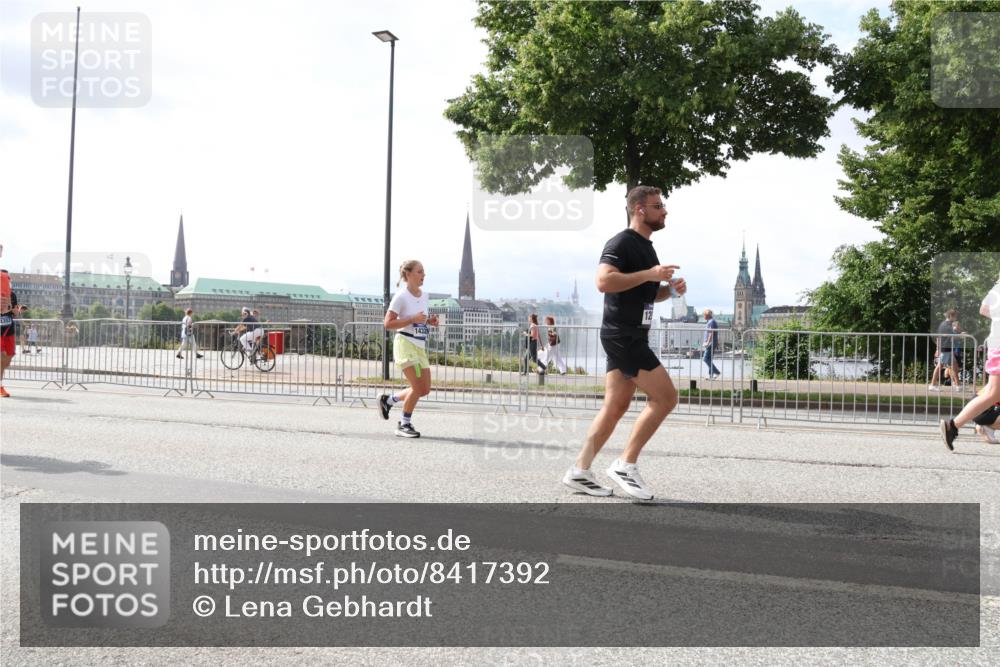 29.06.2025 - hella hamburg halbmarathon Lena Gebhardt http://msf.ph/oto/8417392 29.06.2025 10:42:29 Lombardsbrücke 1039, 1150, 1360, 1624, 1656, 1752, 1929, 1957, 1994, 2069, 2134, 2145, 2401, 2523, 2538, 2580, 2940, 2941, 2974, 3276, 3326, 3568, 3605, 3874, 4092, 4329, 4334, 4353, 4735, 4736, 4778, 4885, 4891, 4892, 5403, 5417, 5419, 5671, 5810, 6120, 6136, 6764, 6828, 6837, 6917, 7040, 7260, 7357, 7513, 7557, 7666, 8014, 8459, 8525, 8526, 8529, 8712, 8816, 9008, 9223, 9370, 9980, 10027, 10454, 10532, 10697, 12441, 13241 meine-sportfotos.de