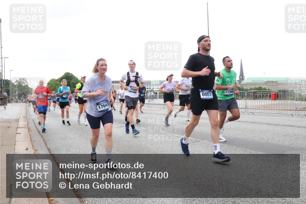 29.06.2025 - hella hamburg halbmarathon Lena Gebhardt http://msf.ph/oto/8417400 29.06.2025 10:51:58 Lombardsbrücke 18780, 11268, 17641, 151, 32, 6007, 17364, 1418, 1978, 1997, 2308, 2593, 2736, 2778, 3038, 3240, 3991, 4087, 4273, 4436, 4598, 4606, 4748, 4808, 5062, 5262, 5291, 5534, 5716, 5717, 6007, 6403, 6404, 6406, 6456, 6604, 6885, 6945, 6947, 6954, 6985, 7682, 7691, 7841, 7992, 8125, 8194, 8196, 8250, 8251, 8399, 8621, 9220, 9340, 9460, 9462, 9590, 9594, 9673, 9730, 10342, 10496, 10521, 10533, 10673, 10693, 10830, 11101, 11126, 11127, 11375, 11875, 12065 meine-sportfotos.de