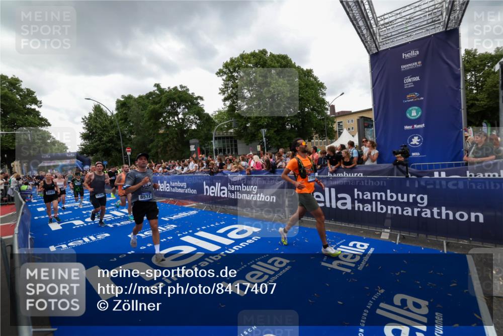 29.06.2025 - hella hamburg halbmarathon Zöllner http://msf.ph/oto/8417407 29.06.2025 10:51:02 Ziel 1630, 2207, 3654, 7369, 8117, 8572, 10215, 11551, 12778, 13008, 13687, 14125, 15362, 15643, 16285, 17221, 18066, 18350 meine-sportfotos.de
