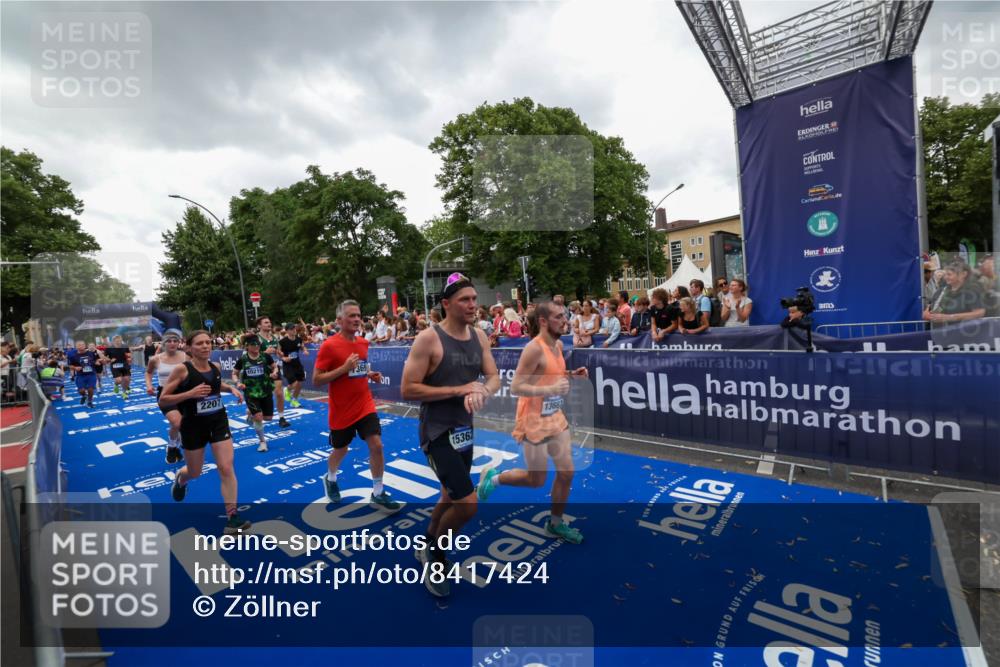 29.06.2025 - hella hamburg halbmarathon Zöllner http://msf.ph/oto/8417424 29.06.2025 10:51:04 Ziel 1630, 2207, 4077, 7369, 8117, 8261, 8572, 8704, 10215, 10508, 10603, 12778, 13008, 13687, 14125, 15362, 16285, 17221, 18066, 18350 meine-sportfotos.de