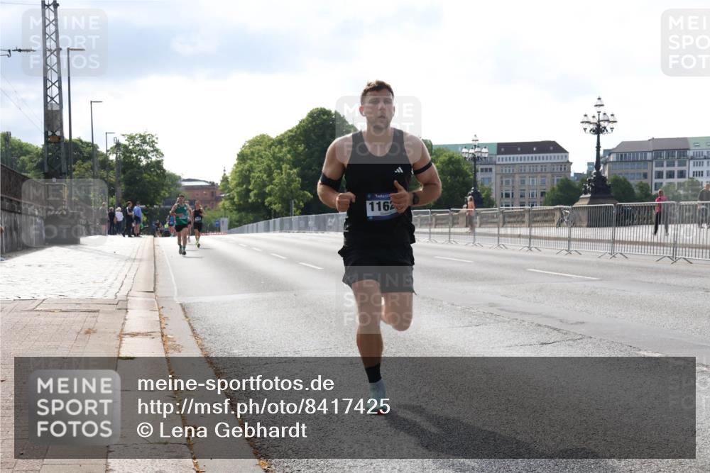 29.06.2025 - hella hamburg halbmarathon Lena Gebhardt http://msf.ph/oto/8417425 29.06.2025 09:41:13 Lombardsbrücke 1162, 7834, 7963, 9442, 10234, 11624, 14360, 14766, 15526, 17771, 17856, 17886 meine-sportfotos.de