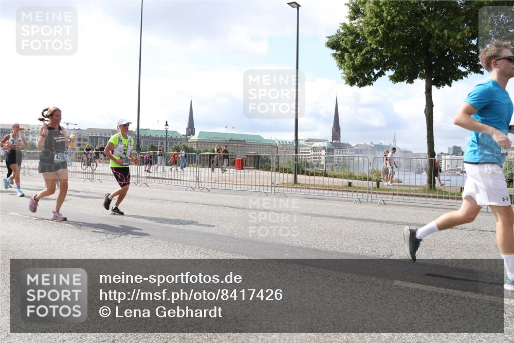 29.06.2025 - hella hamburg halbmarathon Lena Gebhardt http://msf.ph/oto/8417426 29.06.2025 10:05:22 Lombardsbrücke 4220, 059, 1126, 1863, 1936, 1981, 2288, 2298, 2424, 2624, 3071, 3413, 3578, 4014, 4220, 4782, 5073, 6059, 6907, 6908, 7302, 7826, 8089, 8999, 9007, 9019, 9075, 9165, 9559, 9680, 9736, 9737, 9738, 10343, 10694, 11595, 11784, 11873, 11958, 12557, 13221, 13242, 13327, 13717, 14203, 14465, 14642, 16092, 16134, 16478, 16546, 16579, 16847, 17112, 17707, 17731, 17818, 18189, 18616, 18617, 19034, 19248 meine-sportfotos.de