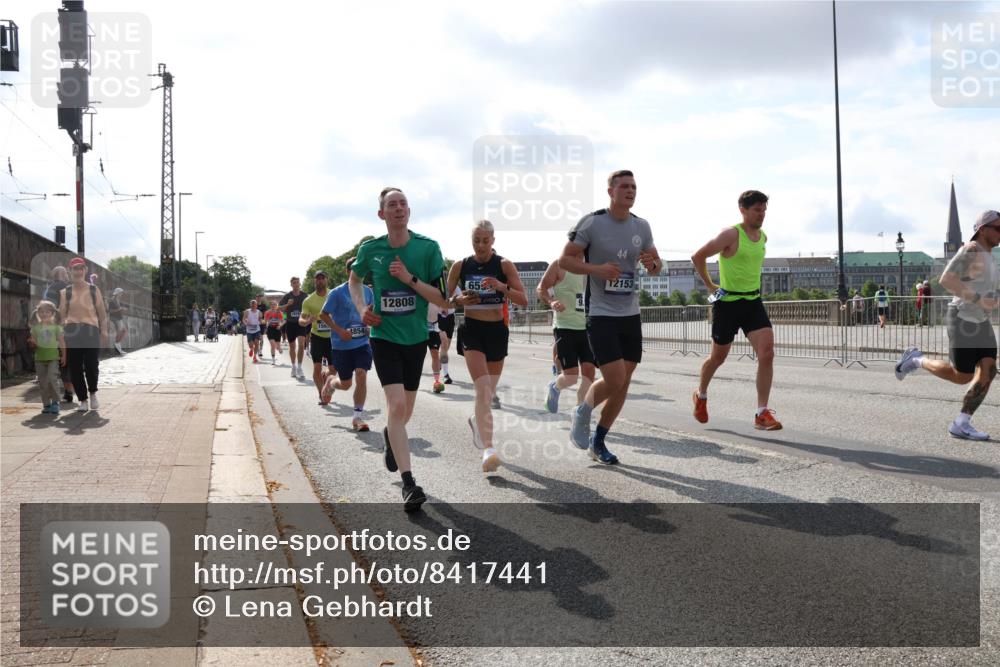29.06.2025 - hella hamburg halbmarathon Lena Gebhardt http://msf.ph/oto/8417441 29.06.2025 09:51:10 Lombardsbrücke 653, 12808, 156, 4854, 44, 12153, 1136, 1256, 1441, 1677, 1912, 1941, 1962, 2546, 2579, 3056, 3523, 3626, 3700, 3947, 4854, 4888, 4889, 4893, 5026, 5087, 5275, 5387, 5506, 5752, 5916, 6080, 6429, 6593, 6639, 6686, 6687, 6721, 6901, 7110, 7116, 7284, 7378, 7635, 7693, 7962, 8091, 8122, 8319, 8574, 8966, 9262, 9313, 9371, 9380, 9755, 9833, 9885, 10064, 10193, 10415, 10469, 10783, 11049, 11284, 11305, 11907, 11959, 12153, 14201 meine-sportfotos.de