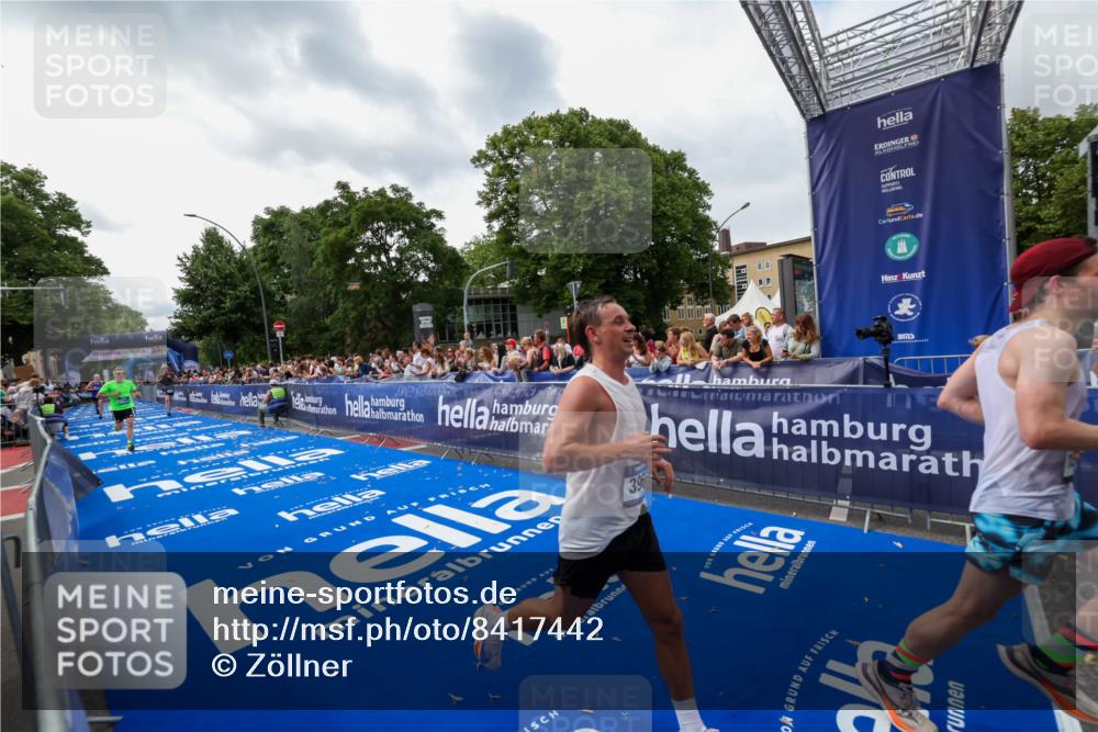 29.06.2025 - hella hamburg halbmarathon Zöllner http://msf.ph/oto/8417442 29.06.2025 10:28:50 Ziel 2604, 3968, 6090, 10486, 15655, 17428, 18763 meine-sportfotos.de
