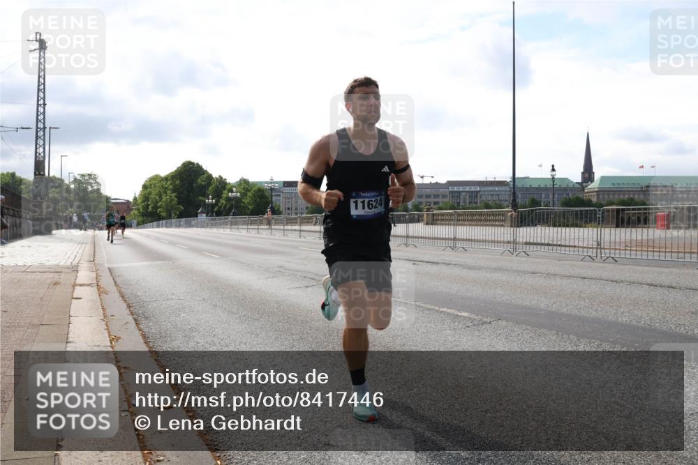 29.06.2025 - hella hamburg halbmarathon Lena Gebhardt http://msf.ph/oto/8417446 29.06.2025 09:41:13 Lombardsbrücke 11624, 7834, 7963, 9442, 10234, 11624, 14360, 14766, 15526, 17771, 17856, 17886 meine-sportfotos.de
