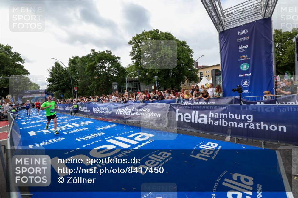 29.06.2025 - hella hamburg halbmarathon Zöllner http://msf.ph/oto/8417450 29.06.2025 10:28:51 Ziel 2604, 10486, 17428, 18763 meine-sportfotos.de