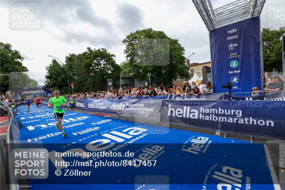 29.06.2025 - hella hamburg halbmarathon Zöllner http://msf.ph/oto/8417457 29.06.2025 10:28:51 Ziel 2604, 10486, 17428, 18763 meine-sportfotos.de