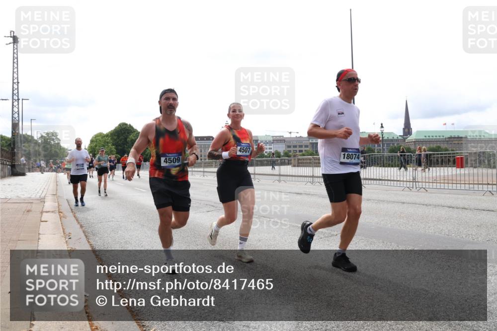 29.06.2025 - hella hamburg halbmarathon Lena Gebhardt http://msf.ph/oto/8417465 29.06.2025 10:26:56 Lombardsbrücke 11740, 4509, 4507, 18074, 1530, 1793, 1973, 2045, 2306, 2643, 4358, 4507, 4509, 5494, 5495, 5707, 6259, 6625, 6637, 7069, 7234, 7314, 8056, 8079, 8281, 9186, 9349, 10077, 10465, 11110, 11270, 11740, 12071, 12126, 13264, 13462, 14020, 14021, 14930, 15027, 15108, 15807, 15878, 16479, 16788, 17049, 17300, 17445, 17675, 18074, 18087, 18516, 18962, 18976, 18978 meine-sportfotos.de