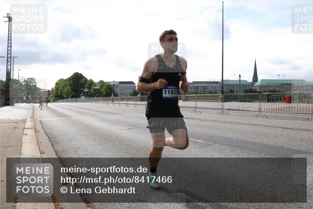 29.06.2025 - hella hamburg halbmarathon Lena Gebhardt http://msf.ph/oto/8417466 29.06.2025 09:41:13 Lombardsbrücke 11624, 7834, 7963, 9442, 10234, 11624, 14360, 14766, 15526, 17771, 17856, 17886 meine-sportfotos.de