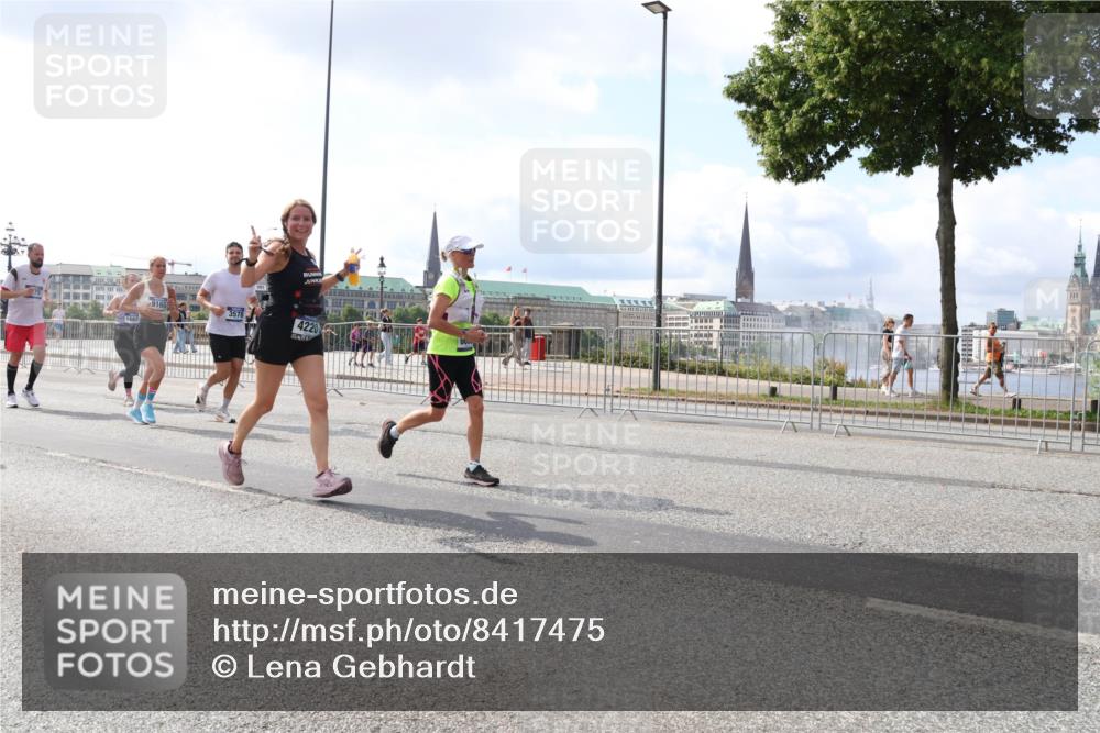 29.06.2025 - hella hamburg halbmarathon Lena Gebhardt http://msf.ph/oto/8417475 29.06.2025 10:05:22 Lombardsbrücke 4220, 1126, 1863, 1936, 1981, 2288, 2298, 2424, 2624, 3071, 3413, 3578, 4014, 4220, 4782, 5073, 6059, 6907, 6908, 7302, 7826, 8089, 8999, 9007, 9019, 9075, 9165, 9559, 9680, 9736, 9737, 9738, 10343, 10694, 11595, 11784, 11873, 11958, 12557, 13221, 13242, 13327, 13717, 14203, 14465, 14642, 16092, 16134, 16478, 16546, 16579, 16847, 17112, 17707, 17731, 17818, 18189, 18616, 18617, 19034, 19248 meine-sportfotos.de
