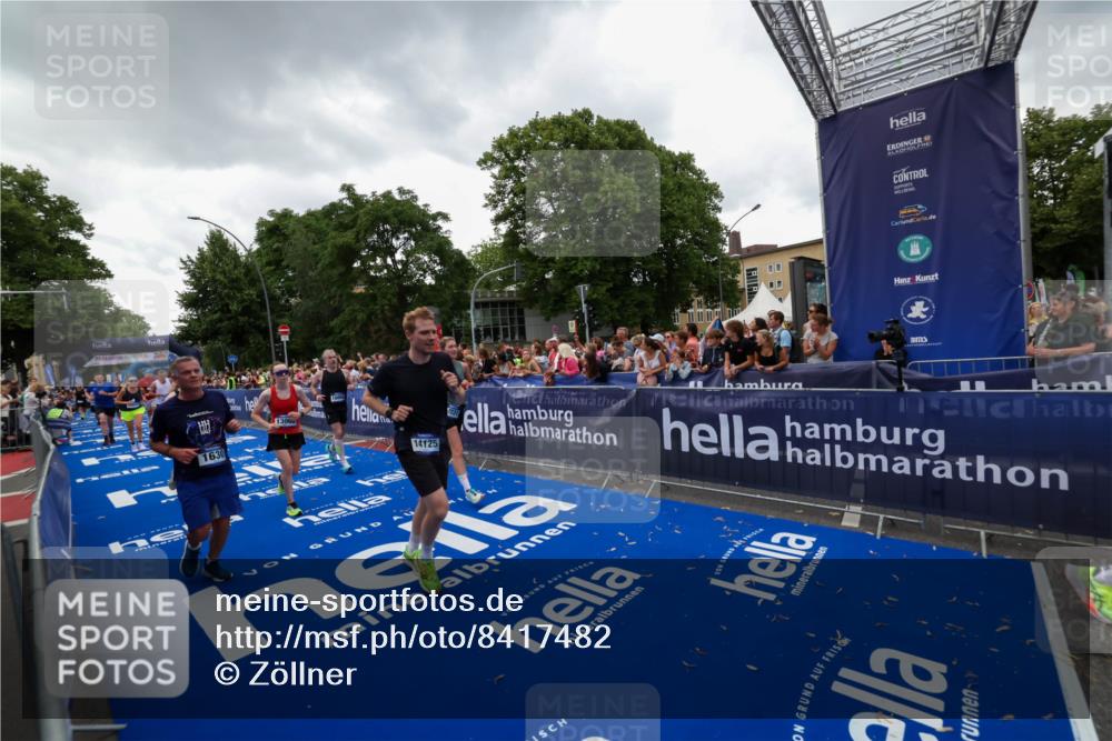 29.06.2025 - hella hamburg halbmarathon Zöllner http://msf.ph/oto/8417482 29.06.2025 10:51:08 Ziel 1366, 1630, 4077, 4816, 4967, 8117, 8261, 8508, 8704, 10508, 10603, 13008, 14125, 17221, 17384, 17823, 18066, 18350 meine-sportfotos.de