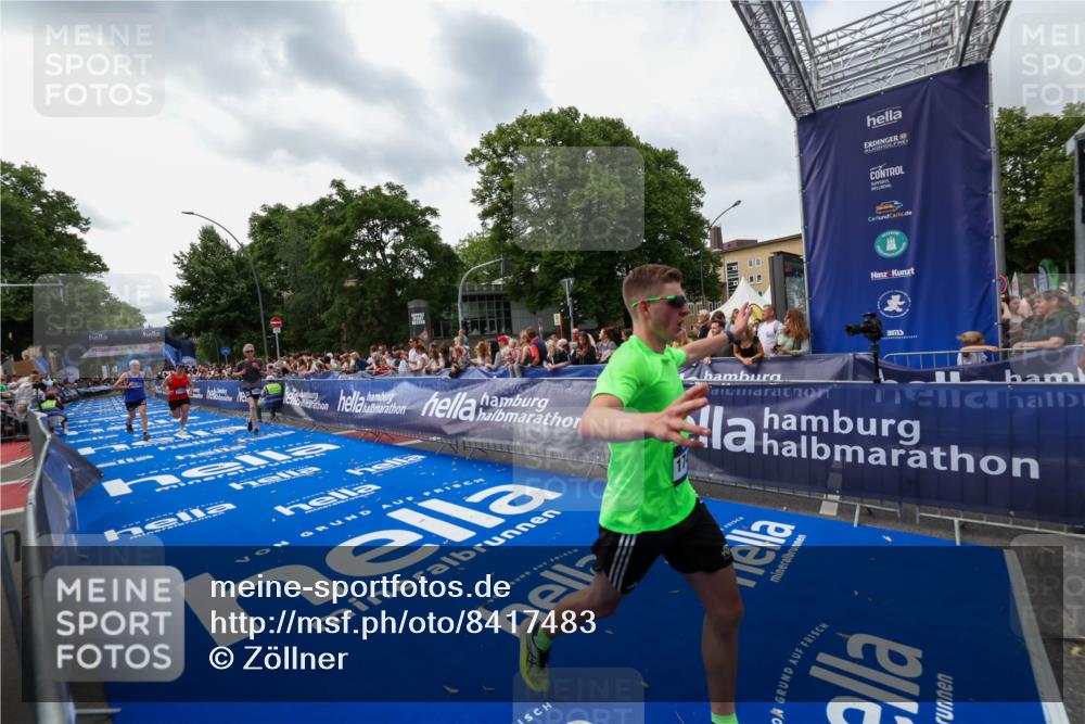 29.06.2025 - hella hamburg halbmarathon Zöllner http://msf.ph/oto/8417483 29.06.2025 10:28:52 Ziel 2604, 10486, 17428, 18763 meine-sportfotos.de