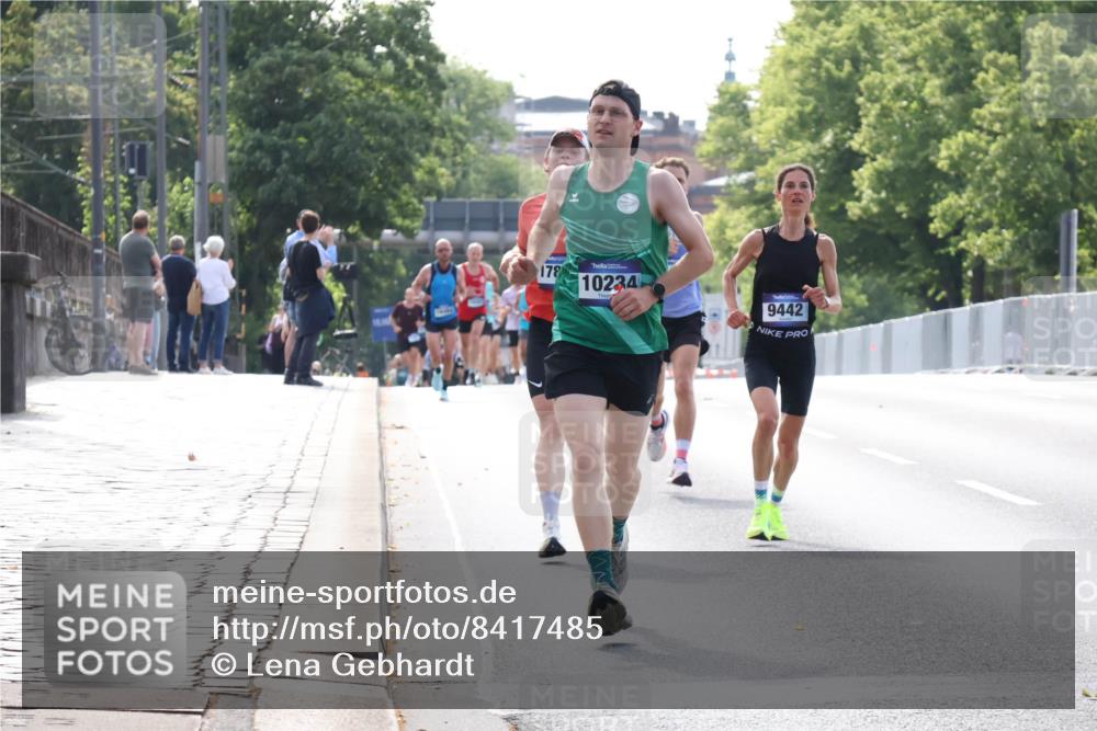 29.06.2025 - hella hamburg halbmarathon Lena Gebhardt http://msf.ph/oto/8417485 29.06.2025 09:41:16 Lombardsbrücke 178, 10234, 9442, 2459, 7834, 7963, 9442, 10234, 11624, 14360, 14766, 15526, 17771, 17856, 17886 meine-sportfotos.de